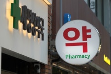 기미 치료제까지 쇼핑 리스트... K-파머시가 바꾼 소비 지형도