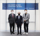 크로바하이텍, 오명 과학기술부 부총리 고문 추대