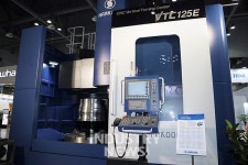 [포토] 한국공작기계, 장비효율 극대화한 CNC 수직선반 VTC-125E