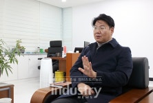 네모이엔지, 태양광 산업의 변화와 혁신 넘어 재생에너지 산업 선도