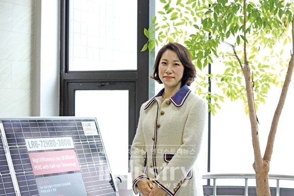 솔랩, 국내 최초 '양면수광형 태양광 시스템'으로 고효율 시장 선도 | 포토뉴스