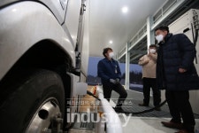 양충모 새만금개발청장, 완주 사용차 수소충전소 시찰