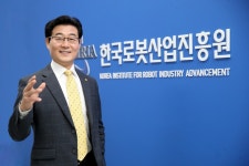 한국로봇산업진흥원 손웅희 원장 제조산업 전 분야로 로봇 보급 확산 지원