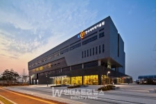 태양광 폐패널에서 고순도 은, 실리콘 등 자원 회수한다