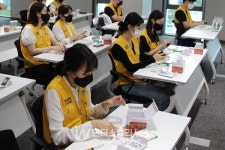 남동발전 분당발전본부, 밀알복지재단과 태양광 랜턴 만들기 봉사활동 전개