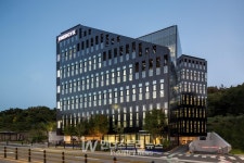 에너지엑스, 에너지자립률 121.7%… 국내 최초 플러스 제로에너지빌딩 준공