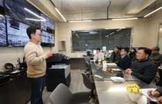 이승돈 농진청장, 정읍 스마트 양돈농가 방문…청년농업인이 축산의 미래