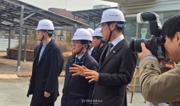 기후부 김성환 장관, 시흥 스틸랜드 12MW 태양광발전소 현장 방문