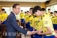 구미시, 현일고 남고부 전국중고배구대회’ 우승 격려