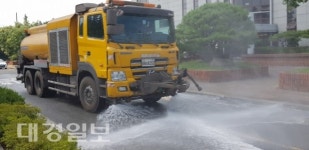 공단도로 살수작업으로 더위잡고! 미세먼지 잡고!