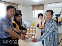 적십자 가흥2동 봉사회 관내 경로당에 빵 나눔