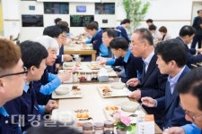 장세용 구미시장 취임 100일, 구내식당서  현장근로자와 조찬 간담회 가져