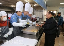 포스코패밀리수련원급식소 | 포항제철소, 설 명절 맞아 무료급식소에서 온정 나눔 실천