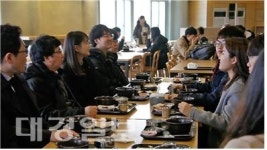 한동대 장순흥 총장, 아침밥 함께 먹으며 학생들과 소통 행보 눈길