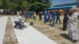 쌍산 김동욱, 봉좌마을에서 어버이날 효 행사 마련