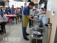 오천읍, 정영화 오천읍장 무료급식소 배식 봉사