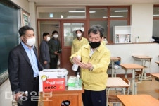 김충섭 김천시장,  고3 등교 수업 첫 날 학교 현장 방문