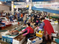 [사진]추석 대목 앞두고 붐비는 죽도어시장