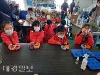 울릉 남양초 병설유치원 원생들 천연비누 만들기