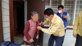 상주 화남면, 손수 제작 카네이션 전달