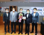 경북농협. 오도창 영양군수에게 외국인계절근로자유치기여 농협중앙회장 감사패 전달