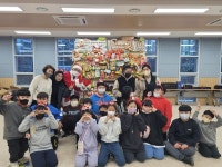 지역아동센터와 함께하는크리스마스 과자집 짓기행사