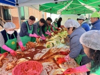 문경시 점촌4동 새마을회, 사랑의 김장 담가주기 실시