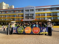 포항 두호초, 어린이 등굣길 교통안전 캠페인 실시