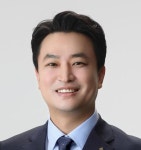 교총 신임 회장 38세 강주호 진주동중 교사... 역대 최연소