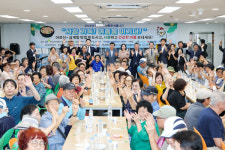 대구 중구, 남산기독교종합사회복지관 중복 맞아 홀몸 어르신에 보양식·여름나기 물품 전달