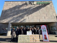 영주 풍기교회, 연말 맞아 풍기읍에 100만원 상당 두유 기탁