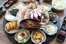 안양 맛집 대왕해물문어보쌈 제철 음식으로 문전성시