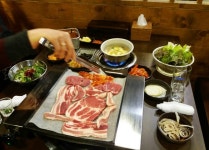 국내산 돼지고기를 가장 저렴하고 다양하게 즐길 수 있는 대전 반석동 맛집 돈돼지돈 인기