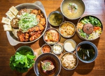 전주 한옥마을 맛집 족떡이네, 연탄불에 구운 수제 떡갈비로 화제