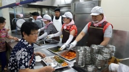한국마사회 광명문화공감센터광명시노인종합복지관서 경로식당 자원봉사