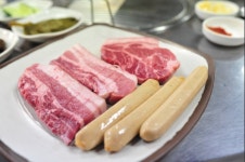 제주도 서귀포 중문 흑돼지 맛집 돈가득, 두툼한 고기의 육즙과 식감이 일품
