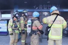 관급공사 임금채불 불만, 가평군청 종합민원실 방화로 5명 부상