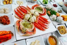 속초 대게 맛집 동명항게찜, 대게만 싯가로 구입하면 푸짐한 스끼다시 제공
