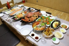 소래포구 횟집 맛집 서천수산, 푸짐한 한상의 킹크랩세트로 인기몰이