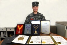 해병대 제2사단 백호연대 최수현 중위한국백혈병소아암협회에 헌혈증 기부