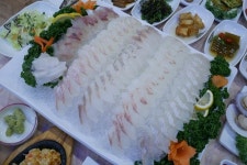 강원도 겨울여행의 꽃 속초, 푸짐한 스끼다시로 눈길을 사로잡는 속초 맛집 왕건횟집 인기