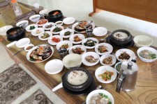 제부도 관광객 엄지 치켜세우는 간장게장 맛집, 33년 노하우 주목