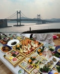 영화배우들이 선택한 부산 광안리 횟집 산해횟집, 랍스타+대게+회무한리필코스가 베스트