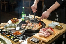강남 신논현역 맛집, 숙성 돼지고기 전문점 사람사는 고깃집 김일도…외식, 회식, 데이트 장소로 인기