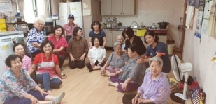 박희자 강동구의원, 경로당 찾아 청소 봉사활동