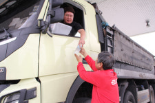 김천주유소, 졸음운전 예방 위해 무료 생수 나눔 이벤트