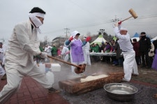 양구군 국토정중앙 달맞이축제 개최