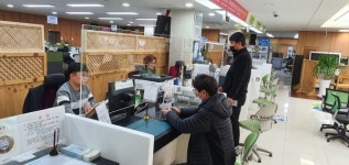 순천시청 민원실, 코로나19 예방 위해 아크릴판 설치