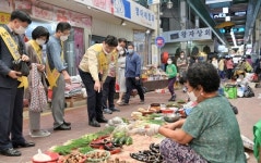 김정섭 공주시장, 전통시장 매출감소에 귀 기울여