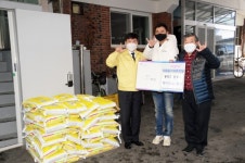 허훈 한우리노점상협회회장, 동두천시농아인협회에 백미 50포 전달